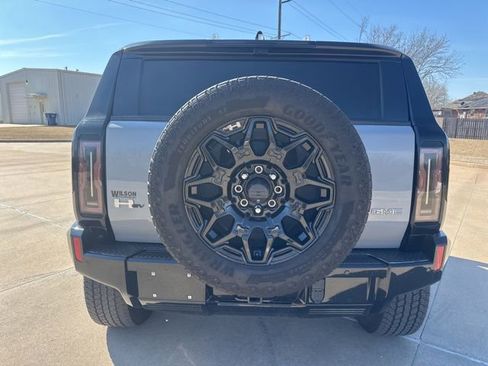 Used 2024 GMC Hummer EV 2X image 4