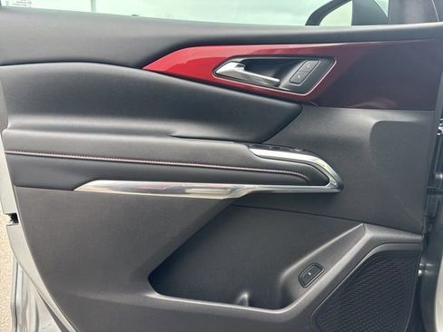 Used 2025 Chevrolet Traverse Z71 w/ Driver Confidence Package image 10