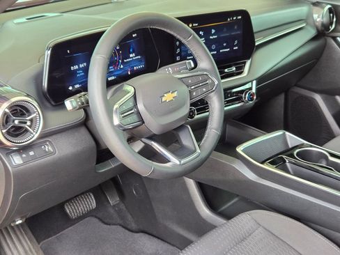 Used 2025 Chevrolet Equinox LT w/ Safety and Technology Package FWD image 10