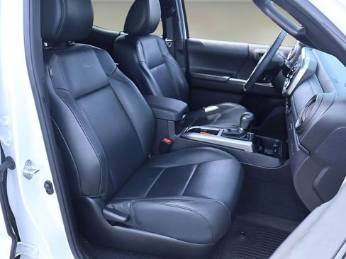 Certified 2021 Toyota Tacoma Limited image 17