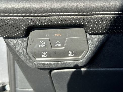 Used 2024 Volkswagen Atlas SEL Premium R-Line AWD/4WD image 34
