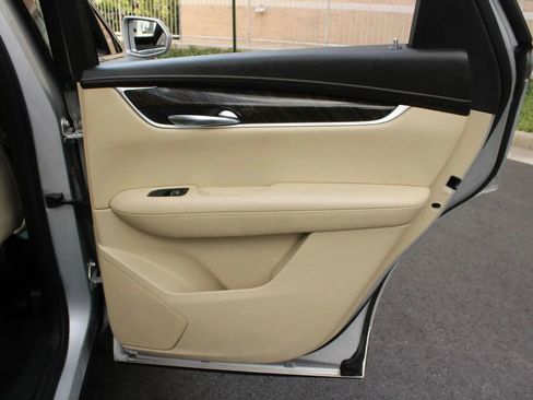 Used 2018 Cadillac XT5 AWD image 27