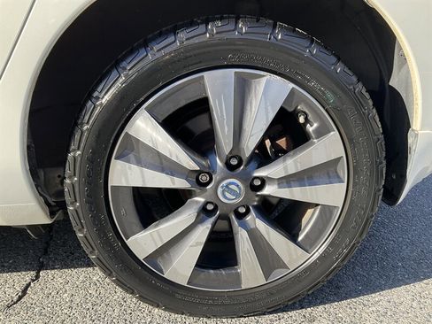 Used 2014 Nissan Leaf SL w/ Premium Package image 9