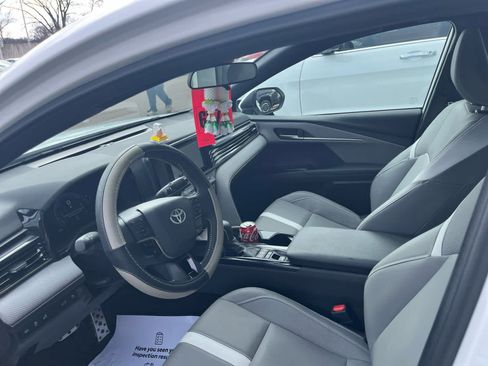 Used 2025 Toyota Camry SE image 8