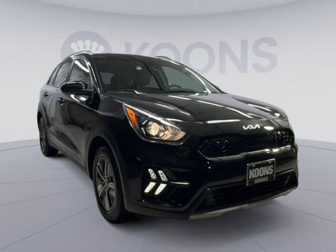 Used 2022 Kia Niro LXS FWD image 2