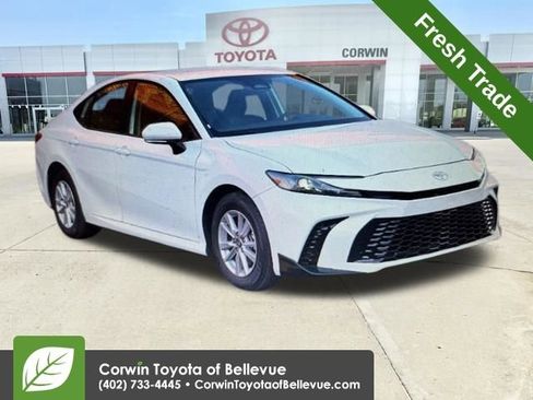 Used 2025 Toyota Camry LE image 1