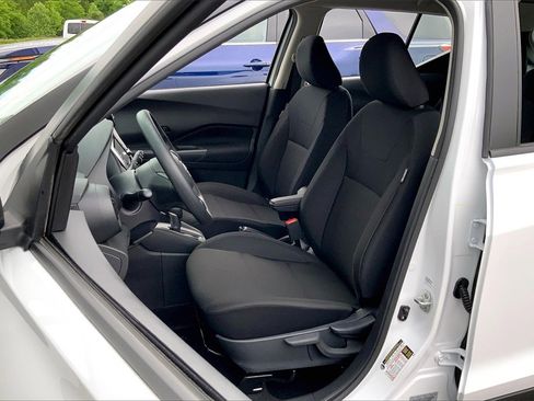 New 2025 Nissan Kicks Play S image 9