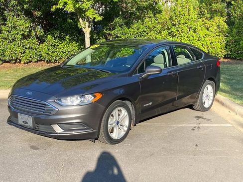 Used 2018 Ford Fusion S FWD image 3