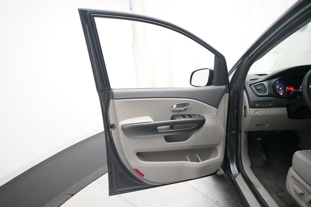 Used 2016 Kia Sedona LX FWD image 27