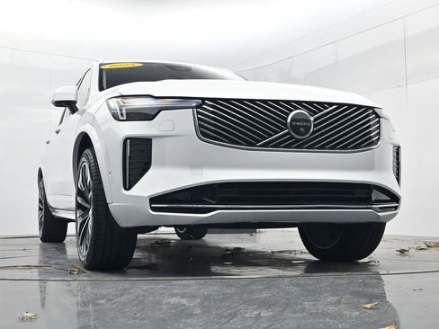 Used 2025 Volvo XC90 B5 Plus image 49