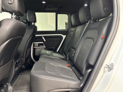 Used 2023 Land Rover Defender 110 X-Dynamic SE AWD/4WD image 28