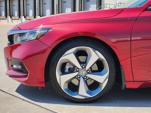 Used 2018 Honda Accord Touring image 7
