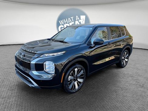 New 2026 Mitsubishi Outlander SE image 3