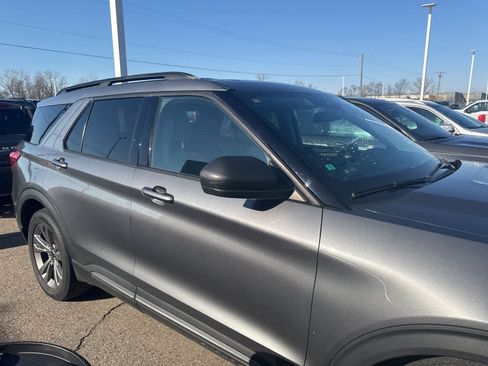 Used 2021 Ford Explorer XLT w/ Equipment Group 202A image 18