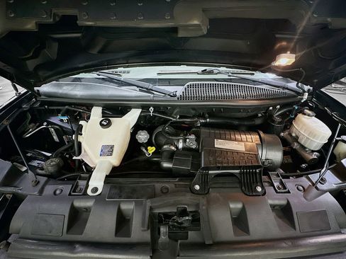 Used 2020 Chevrolet Express 3500 LT w/ LT Preferred Equipment Group image 31