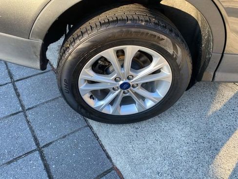 Used 2018 Ford Escape SE image 16