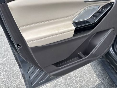 Used 2023 Ford Explorer Platinum w/ Premium Technology Package image 10