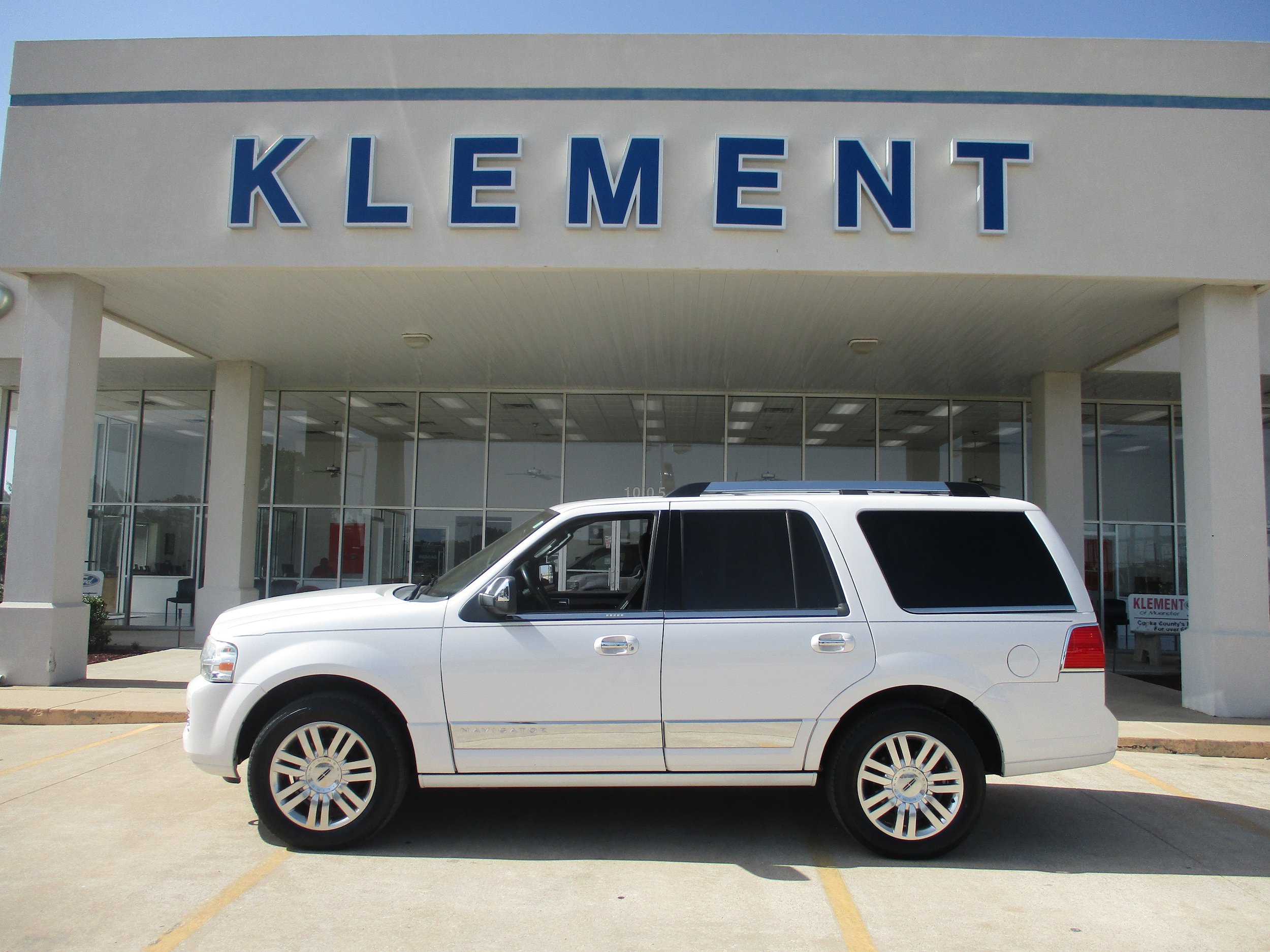 Used 2014 Lincoln Navigator 2WD image 1