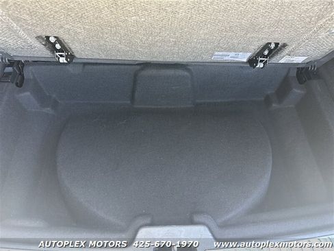 Used 2016 Volvo XC90 T6 Momentum w/ Momentum Plus Package image 12