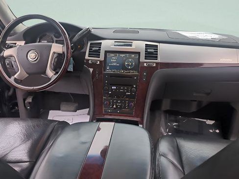 Used 2007 Cadillac Escalade ESV AWD w/ Information Package image 5