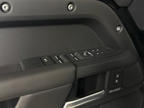 Used 2025 Land Rover Defender 110 X-Dynamic SE AWD/4WD image 14