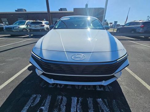 Used 2025 Hyundai Elantra SEL FWD image 5