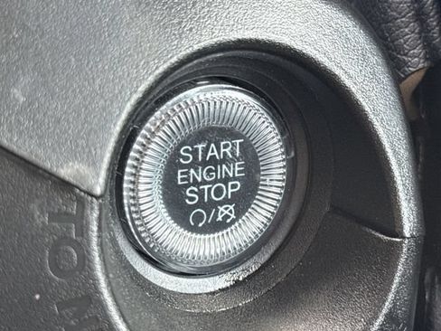Certified 2023 Jeep Renegade Latitude AWD/4WD image 33