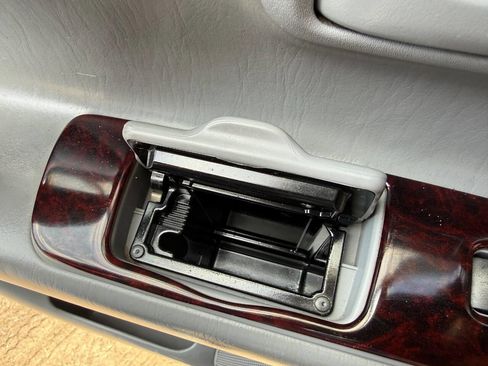 Used 2002 Toyota Land Cruiser image 78