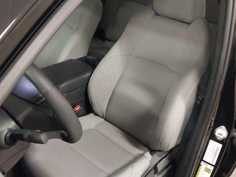 Used 2025 Toyota Tacoma SR5 AWD/4WD image 23