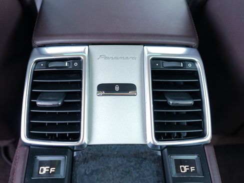 Used 2014 Porsche Panamera AWD/4WD image 40