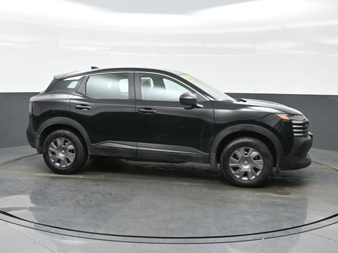 Used 2025 Nissan Kicks S image 7