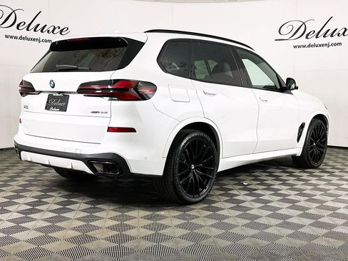 Used 2024 BMW X5 xDrive40i w/ M Sport Package AWD/4WD image 5