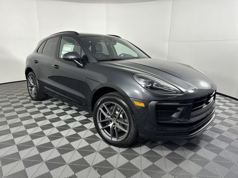 Certified 2025 Porsche Macan image 7
