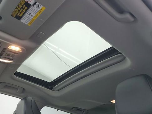 Used 2023 Toyota Highlander XLE image 21