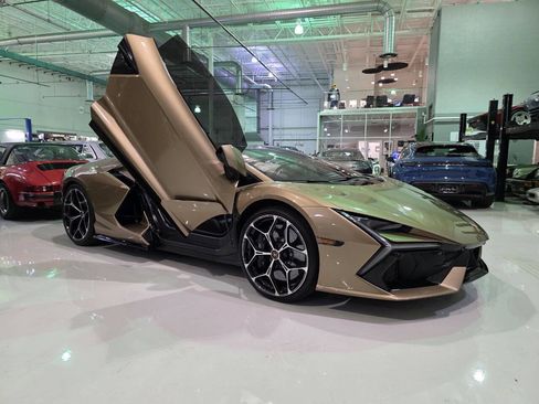 Used 2024 Lamborghini Revuelto AWD/4WD image 16