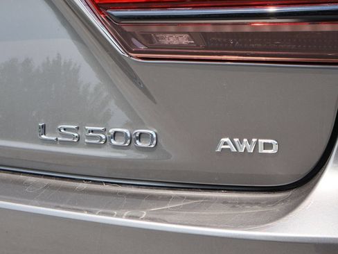 Used 2022 Lexus LS 500 AWD w/ Luxury Package image 8