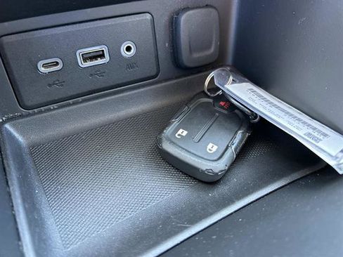 Used 2024 GMC Terrain SLE image 32