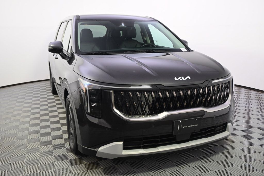 Used 2025 Kia Carnival FWD image 9
