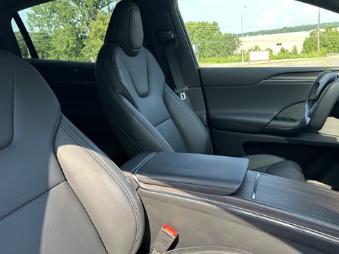 Used 2024 Tesla Model X AWD/4WD image 32