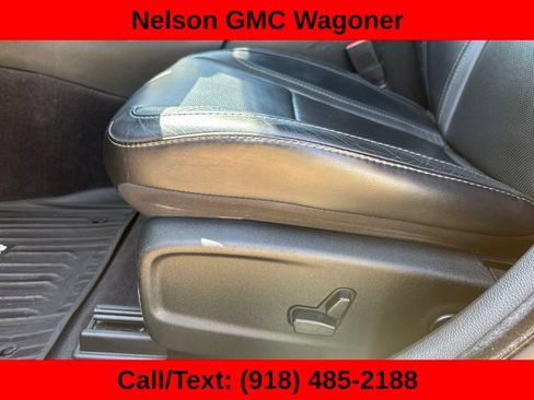 Used 2017 Dodge Charger R/T w/ Plus Group RWD image 10