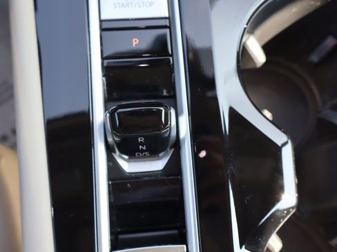Used 2024 Volkswagen Atlas SE AWD/4WD image 15