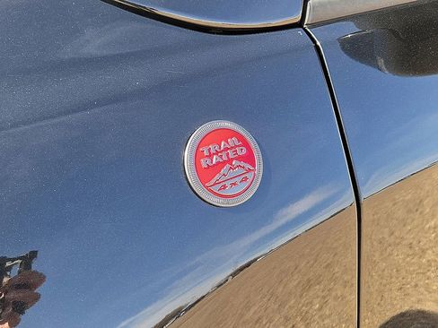 Used 2024 Jeep Compass Trailhawk image 11