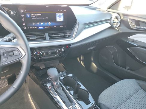 Used 2025 Chevrolet Trax LT w/ LT Convenience Package image 20