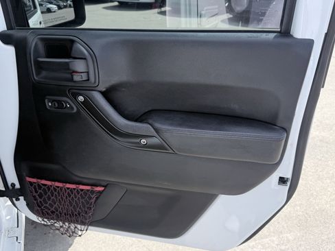 Used 2018 Jeep Wrangler Unlimited Rubicon image 44