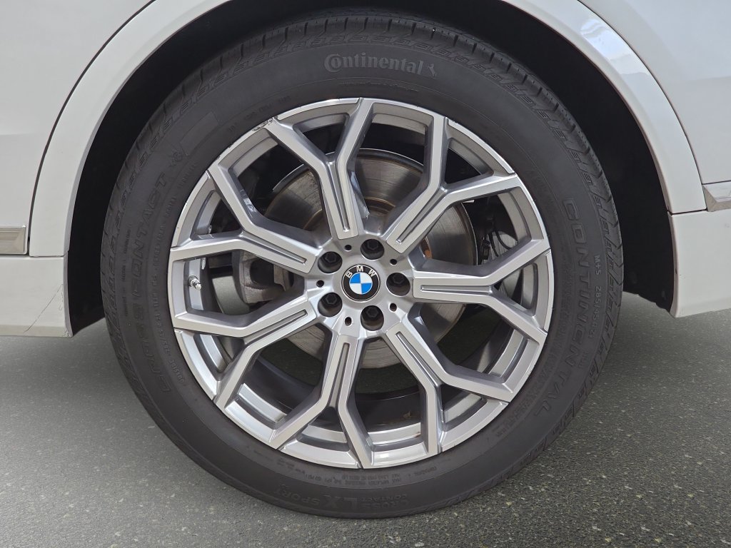 Certified 2023 BMW X7 xDrive40i w/ Premium Package AWD/4WD image 32