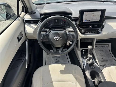Used 2024 Toyota Corolla Cross L FWD image 3