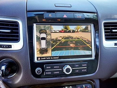 Used 2014 Volkswagen Touareg Executive AWD/4WD image 43