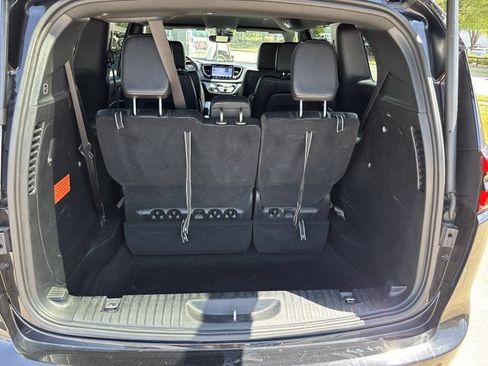 Used 2025 Chrysler Pacifica Select FWD image 7
