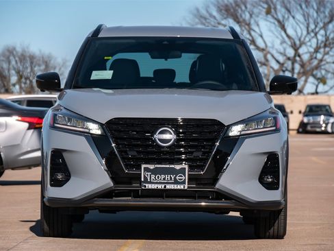 Certified 2024 Nissan Kicks SR w/ SR Premium Package image 3