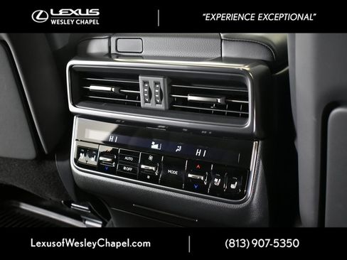 Used 2024 Lexus LX 600 4WD w/ Luxury Package image 29